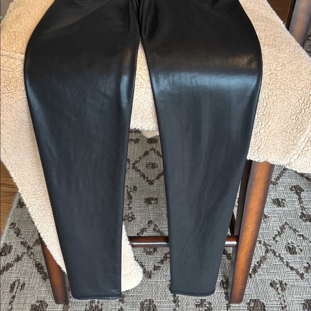 EMILY HSU DESIGNS Faux Leather 28” Leggings in Black Size Medium EUC - Picture 6 of 6